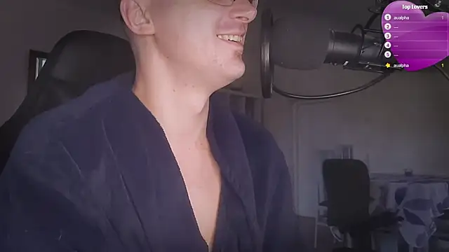 Snapshot of Moonsire1 chatting on 09/14/25, 05:56 Moonsire1 online show from 09/14/25, 05:56