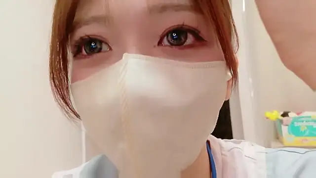 Snapshot of NA-KAREN-V8 chatting on 06/16/26, 12:41 NA-KAREN-V8 online show from 06/16/26, 12:41