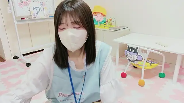 Snapshot of NA-KAREN-V8 chatting on 07/10/26, 11:24 NA-KAREN-V8 online show from 07/10/26, 11:24