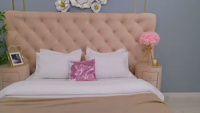 SandraTucker online show from 11/14/25, 03:05