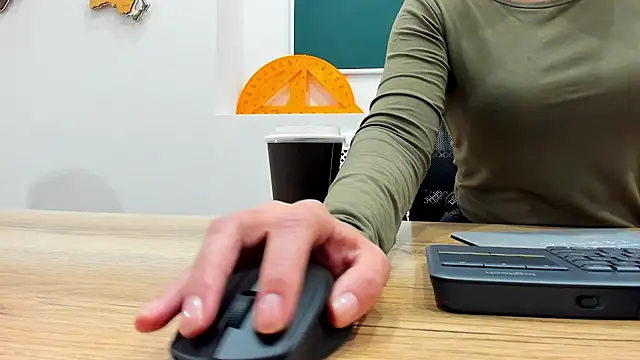 SandraTucker online show from 11/26/25, 10:05