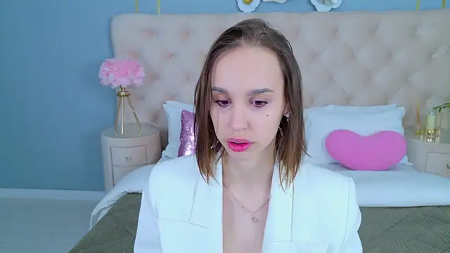 SandraTucker online show from 04/12/26, 02:49