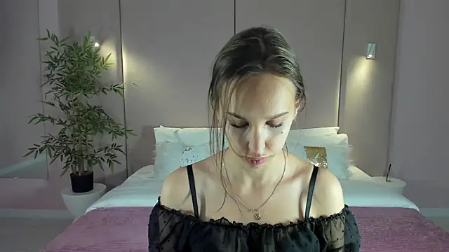 Snapshot of SandraTucker chatting on 06/09/26, 02:34 SandraTucker online show from 06/09/26, 02:34