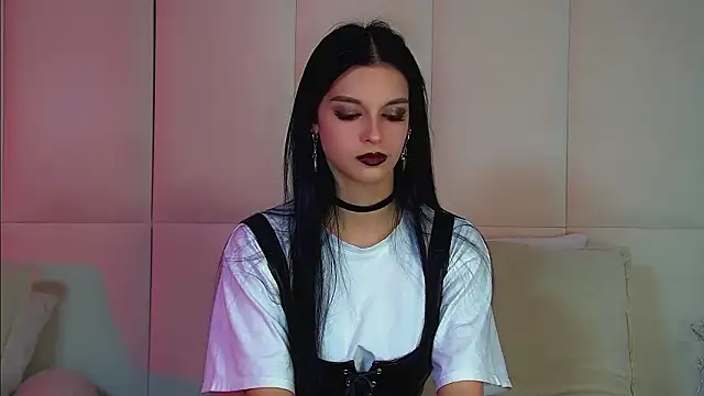 Snapshot of BeverlyMost chatting on 03/18/26, 06:55 BeverlyMost online show from 03/18/26, 06:55