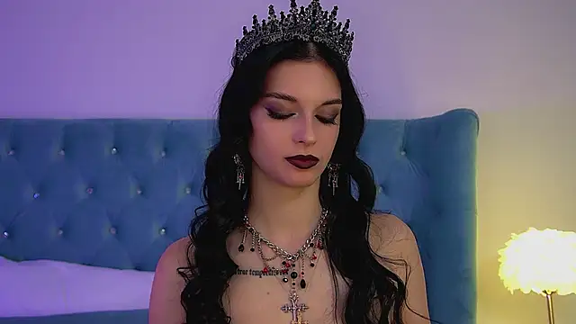 Snapshot of BeverlyMost chatting on 04/24/26, 07:11 BeverlyMost online show from 04/24/26, 07:11