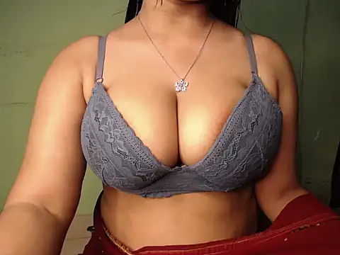 Snapshot of Saanviraa chatting on 02/08/25, 05:40 Saanviraa online show from 02/08/25, 05:40
