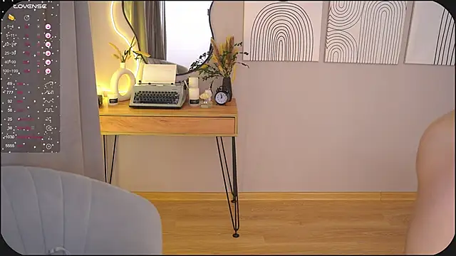 Snapshot of HappyVivy chatting on 02/27/25, 10:59 HappyVivy online show from 02/27/25, 10:59