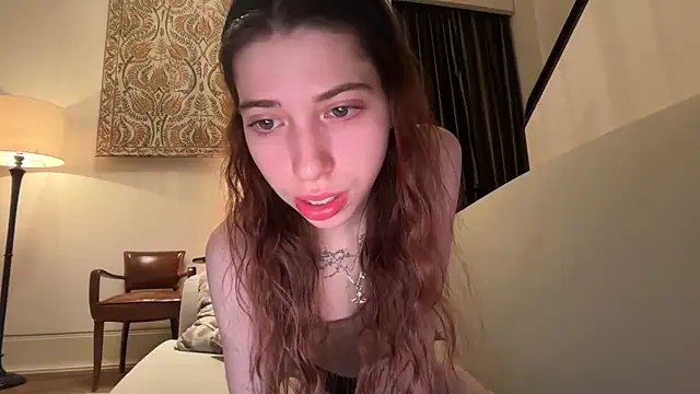 Snapshot of HappyVivy chatting on 12/18/25, 12:49 HappyVivy online show from 12/18/25, 12:49