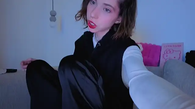 Snapshot of HappyVivy chatting on 04/09/26, 11:43 HappyVivy online show from 04/09/26, 11:43