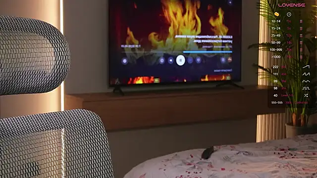 Sofa 01 online show from 10/12/25, 02:16