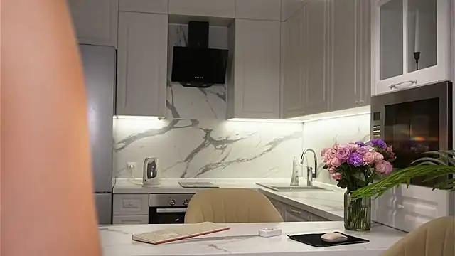 Sofa 01 online show from 11/12/25, 01:11