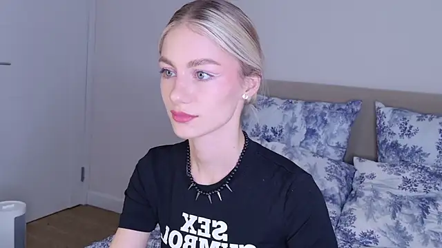 GabriellaOlsen online show from 12/17/25, 01:39