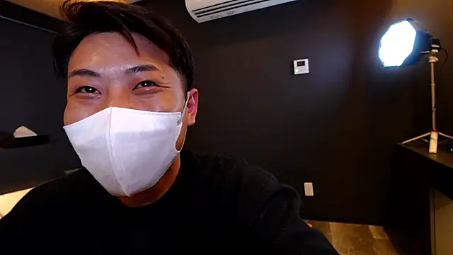 Snapshot of hansha_kun chatting on 11/25/25, 01:22 hansha kun online show from 11/25/25, 01:22