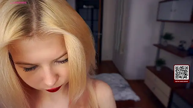 LynetHakes online show from 11/22/25, 04:22