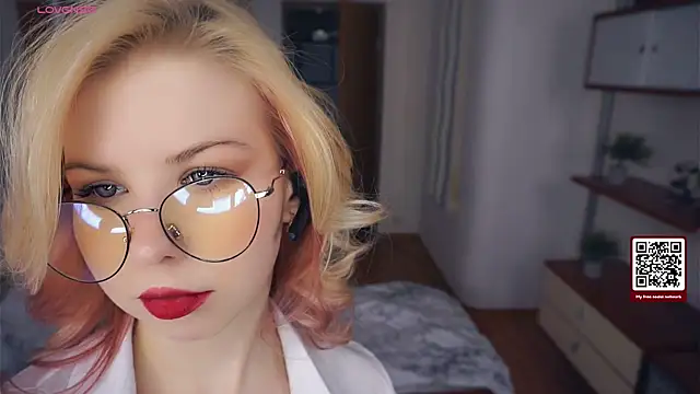 LynetHakes online show from 11/26/25, 06:36