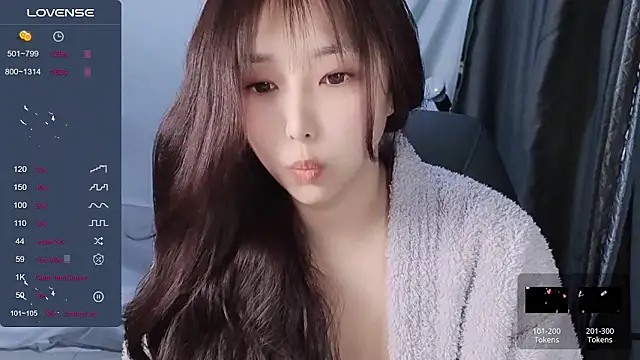 Snapshot of tunestar chatting on 01/29/25, 01:37 tunestar online show from 01/29/25, 01:37