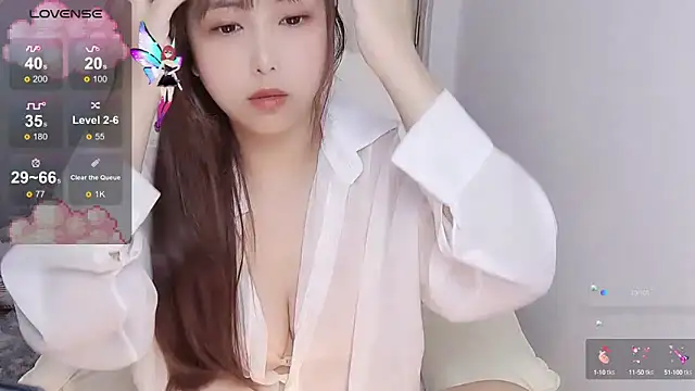 Snapshot of tunestar chatting on 10/08/25, 12:52 tunestar online show from 10/08/25, 12:52