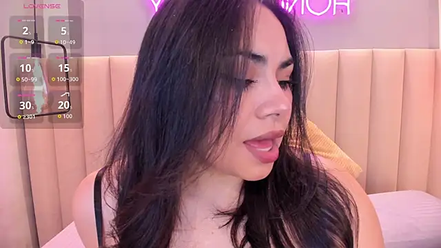Snapshot of Naomymonroe_ chatting on 06/17/26, 10:39 Naomymonroe online show from 06/17/26, 10:39