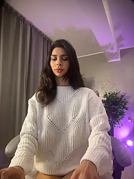 Snapshot of AmeliaMaris chatting on 12/04/25, 07:44 AmeliaMaris online show from 12/04/25, 07:44