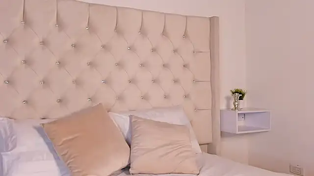 bella bloomg online show from 01/27/25, 07:24