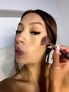 bella bloomg online show from 11/25/25, 09:15