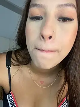 bella bloomg online show from 11/26/25, 07:48