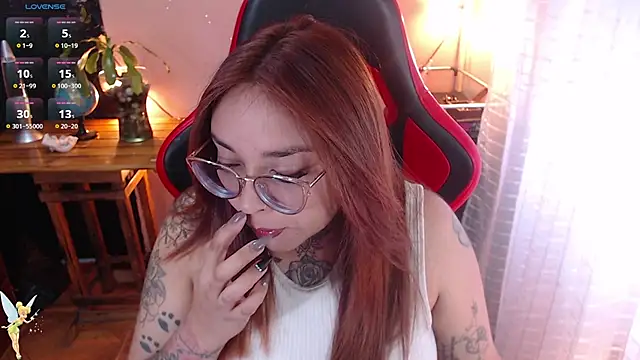 Snapshot of natyk_m chatting on 05/05/26, 04:37 natyk m online show from 05/05/26, 04:37