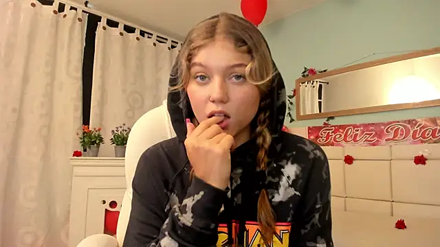 alaia greyy online show from 02/18/25, 02:16