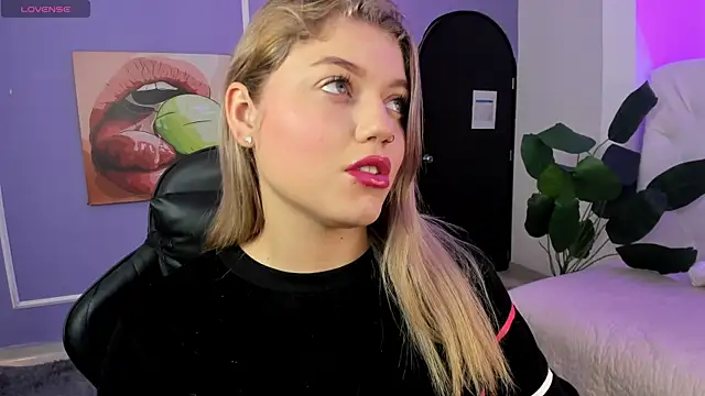 alaia greyy online show from 11/25/25, 12:49