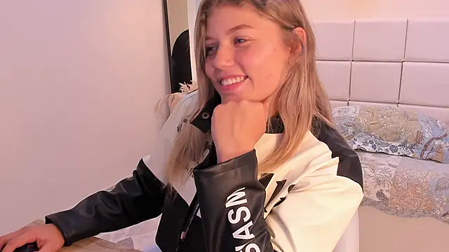 Snapshot of alaia_greyy chatting on 02/13/26, 11:01 alaia greyy online show from 02/13/26, 11:01