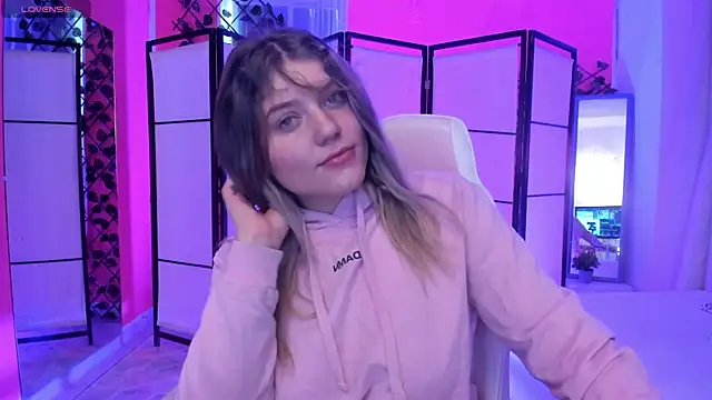 Snapshot of alaia_greyy chatting on 02/23/26, 01:19 alaia greyy online show from 02/23/26, 01:19