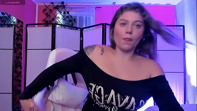 Snapshot of alaia_greyy chatting on 03/12/26, 01:50 alaia greyy online show from 03/12/26, 01:50