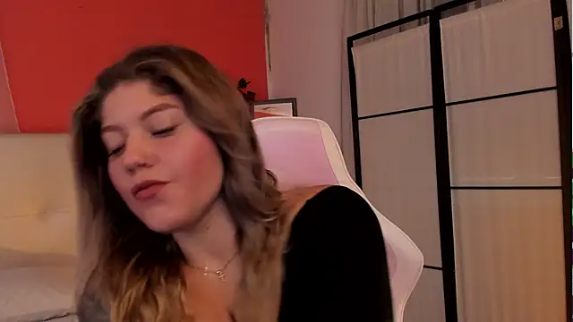 Snapshot of alaia_greyy chatting on 03/25/26, 01:06 alaia greyy online show from 03/25/26, 01:06