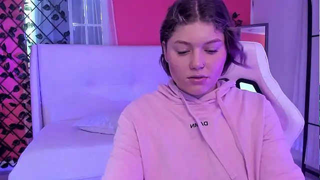 Snapshot of alaia_greyy chatting on 03/27/26, 12:49 alaia greyy online show from 03/27/26, 12:49