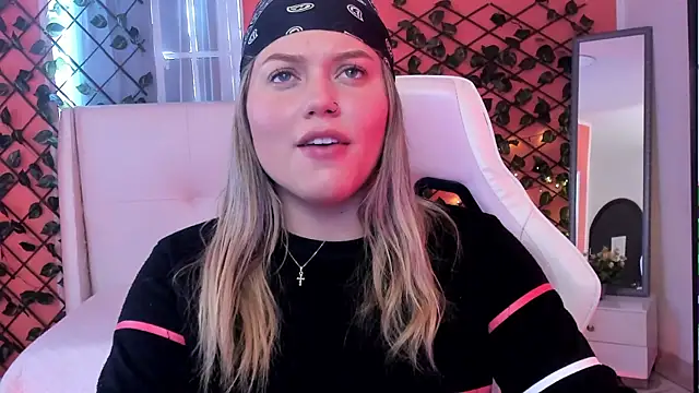 Snapshot of alaia_greyy chatting on 04/09/26, 01:38 alaia greyy online show from 04/09/26, 01:38