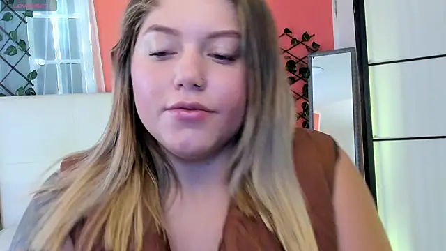 Snapshot of alaia_greyy chatting on 04/28/26, 01:05 alaia greyy online show from 04/28/26, 01:05