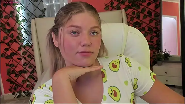 Snapshot of alaia_greyy chatting on 05/12/26, 12:46 alaia greyy online show from 05/12/26, 12:46