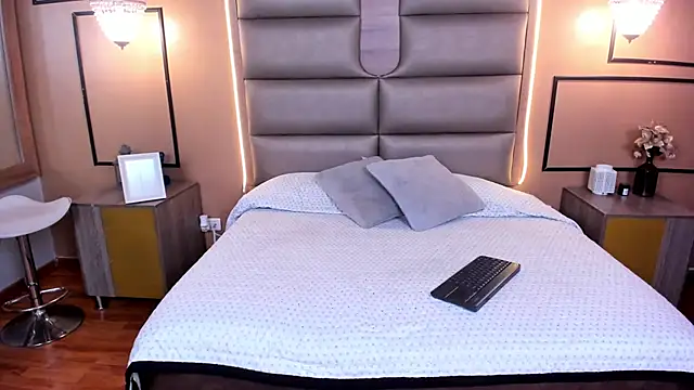 CAYLINCOLLINS online show from 02/07/25, 07:49