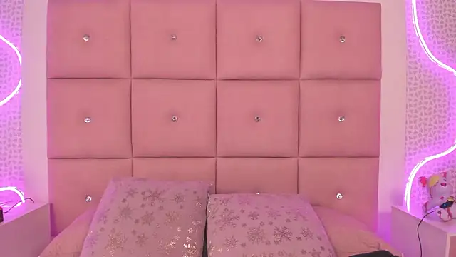 Snapshot of CAYLINCOLLINS chatting on 02/07/26, 03:54 CAYLINCOLLINS online show from 02/07/26, 03:54