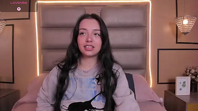 Snapshot of CAYLINCOLLINS chatting on 02/24/26, 03:04 CAYLINCOLLINS online show from 02/24/26, 03:04