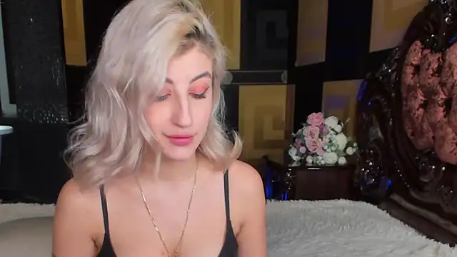 Snapshot of wawmom chatting on 03/23/26, 06:56 wawmom online show from 03/23/26, 06:56