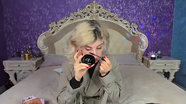 Snapshot of wawmom chatting on 04/21/26, 06:23 wawmom online show from 04/21/26, 06:23