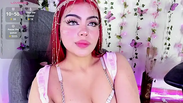 Snapshot of saray__jones chatting on 04/28/26, 04:34 saray jones online show from 04/28/26, 04:34