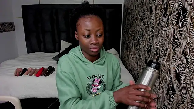 Sara Naugty online show from 11/21/25, 12:59