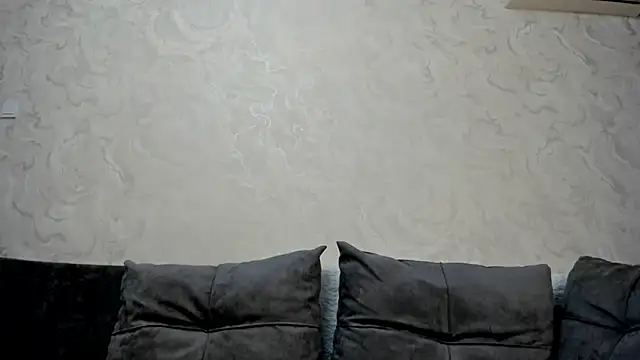 Snapshot of Yuki_miiii chatting on 01/28/25, 04:29 Yuki miiii online show from 01/28/25, 04:29