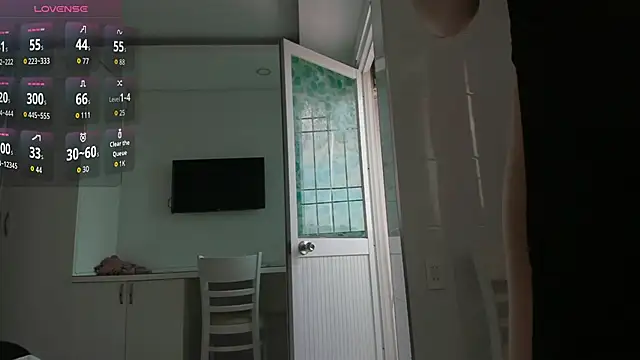 Snapshot of Yuki_miiii chatting on 11/30/25, 12:14 Yuki miiii online show from 11/30/25, 12:14