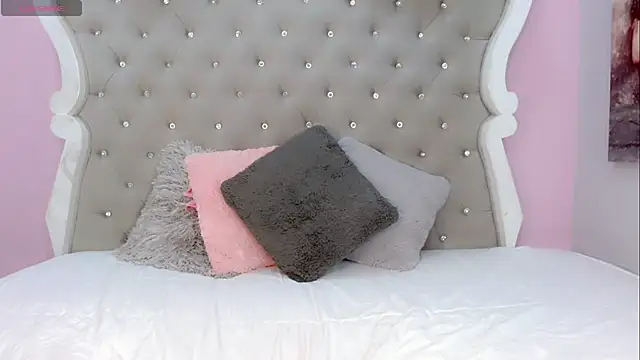 Snapshot of CamiiGarcia chatting on 03/11/25, 05:46 CamiiGarcia online show from 03/11/25, 05:46