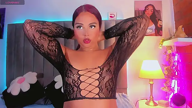 Snapshot of CamiiGarcia chatting on 11/02/25, 09:39 CamiiGarcia online show from 11/02/25, 09:39