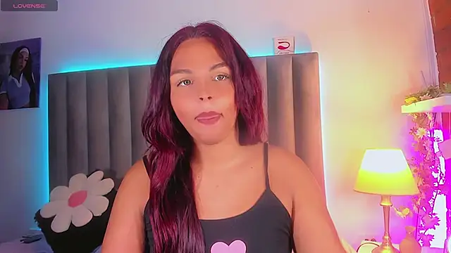 Snapshot of CamiiGarcia chatting on 11/06/25, 08:21 CamiiGarcia online show from 11/06/25, 08:21