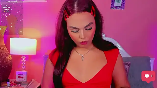 Snapshot of CamiiGarcia chatting on 11/26/25, 04:13 CamiiGarcia online show from 11/26/25, 04:13